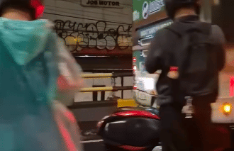 Laka lantas pengendara motor dan bus Transjakarta di Flyover Cijantung, Pasar Rebo, Jakarta Timur.