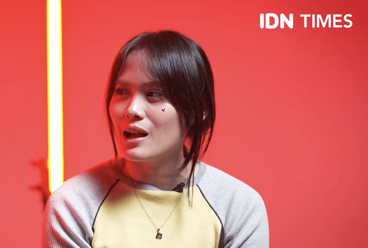 Sheryl Shenafia dalam program OFF THE RECORD