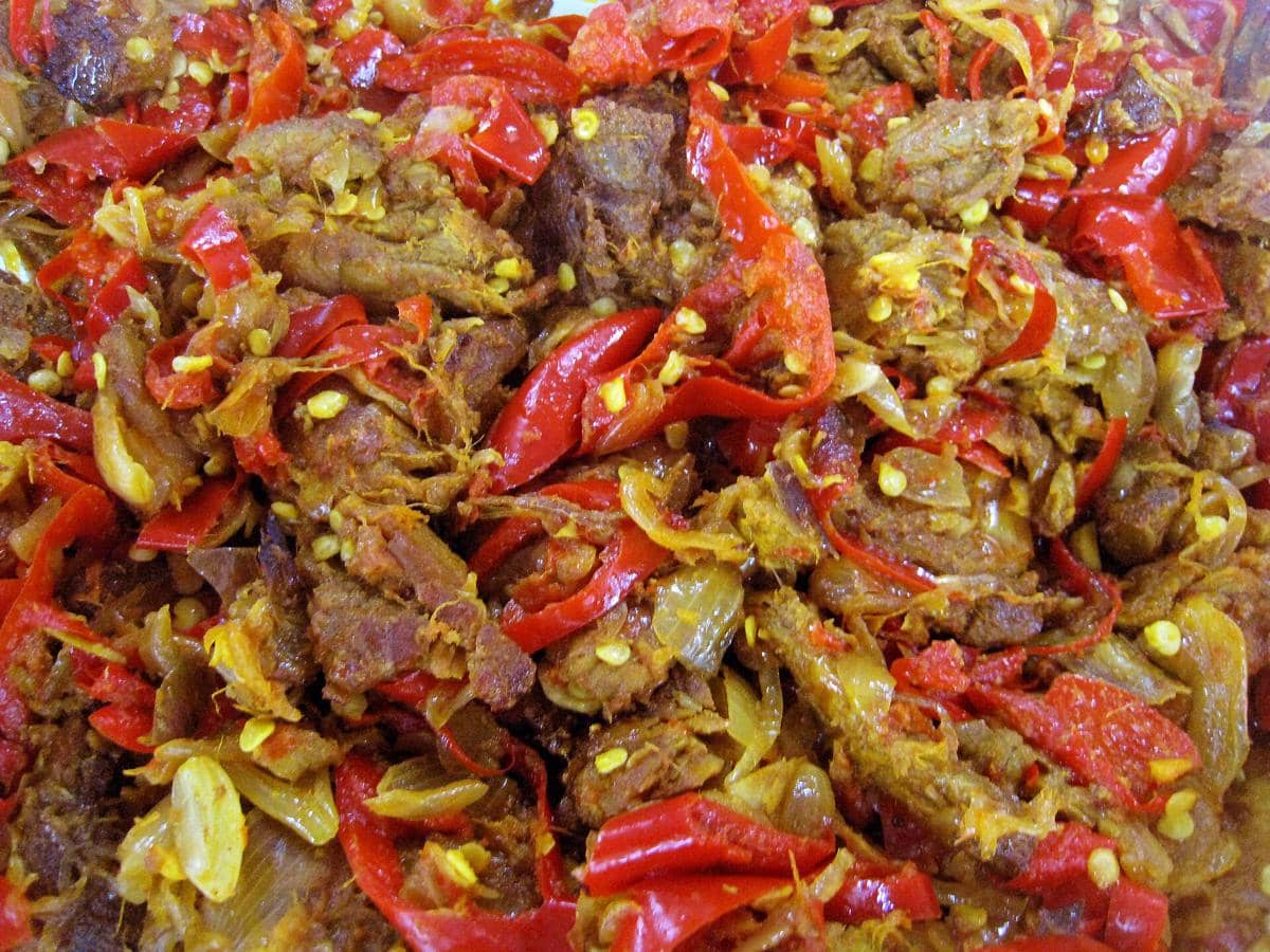 ilustrasi daging ayam rica-rica