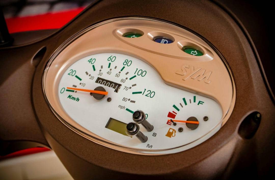 4 Penyebab Indikator Bensin Motor Tidak Berfungsi 