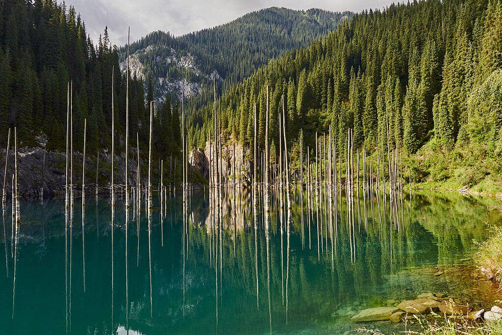 potret Danau Kaindy, Kazakhstan
