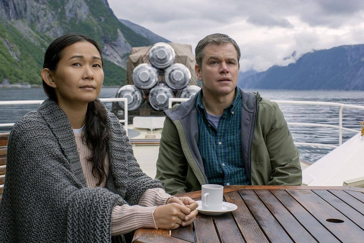 Hong Chau dan Matt Damon dalam film Downsizing