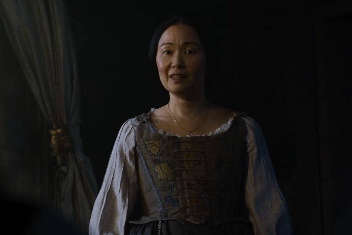 Hong Chau dalam film Wuthering Heights