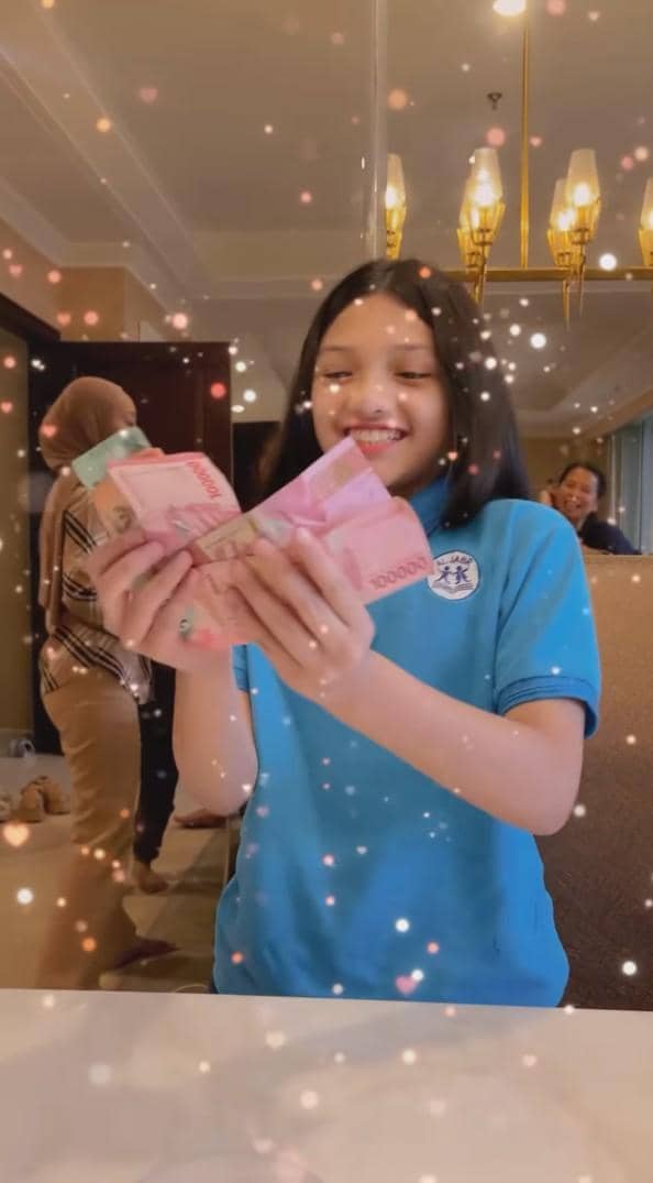 Arsy traktir ART menang arisan (instagram.com/queenarsy)