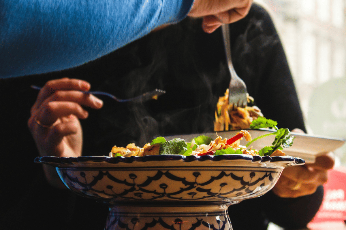 ilustrasi penyajian paella jambalaya