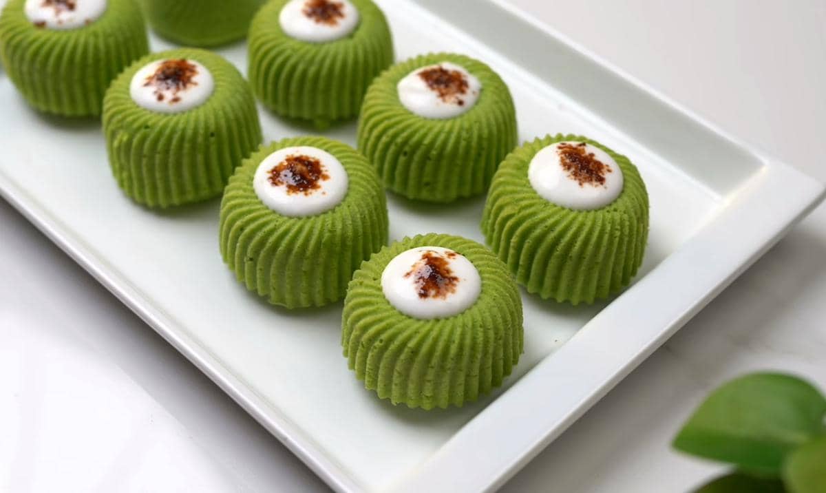 ilustrasi bolu pandan kukus vla santan