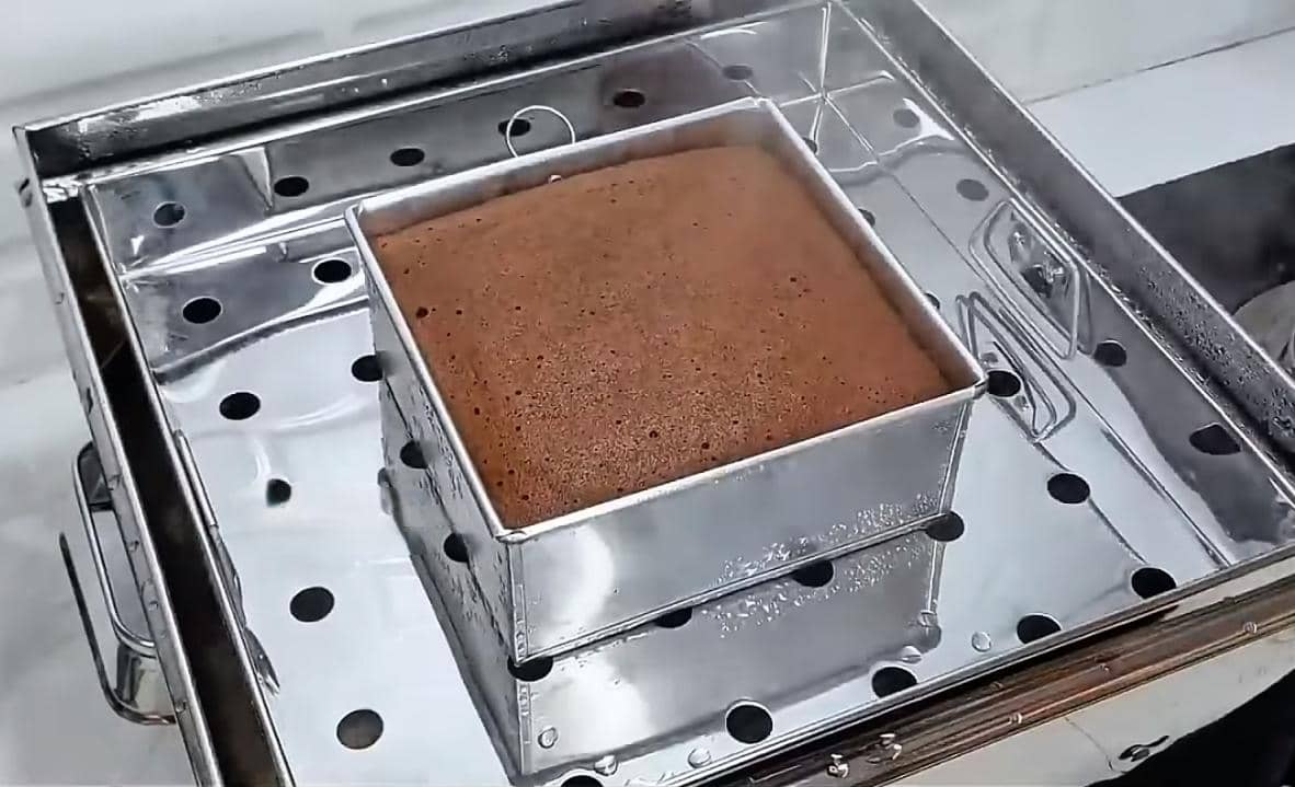 ilustrasi mengukus adonan