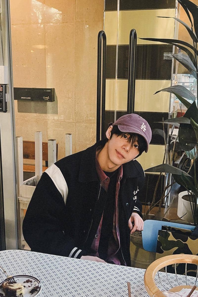 Jeongwoo (x.com/AHOF_official)