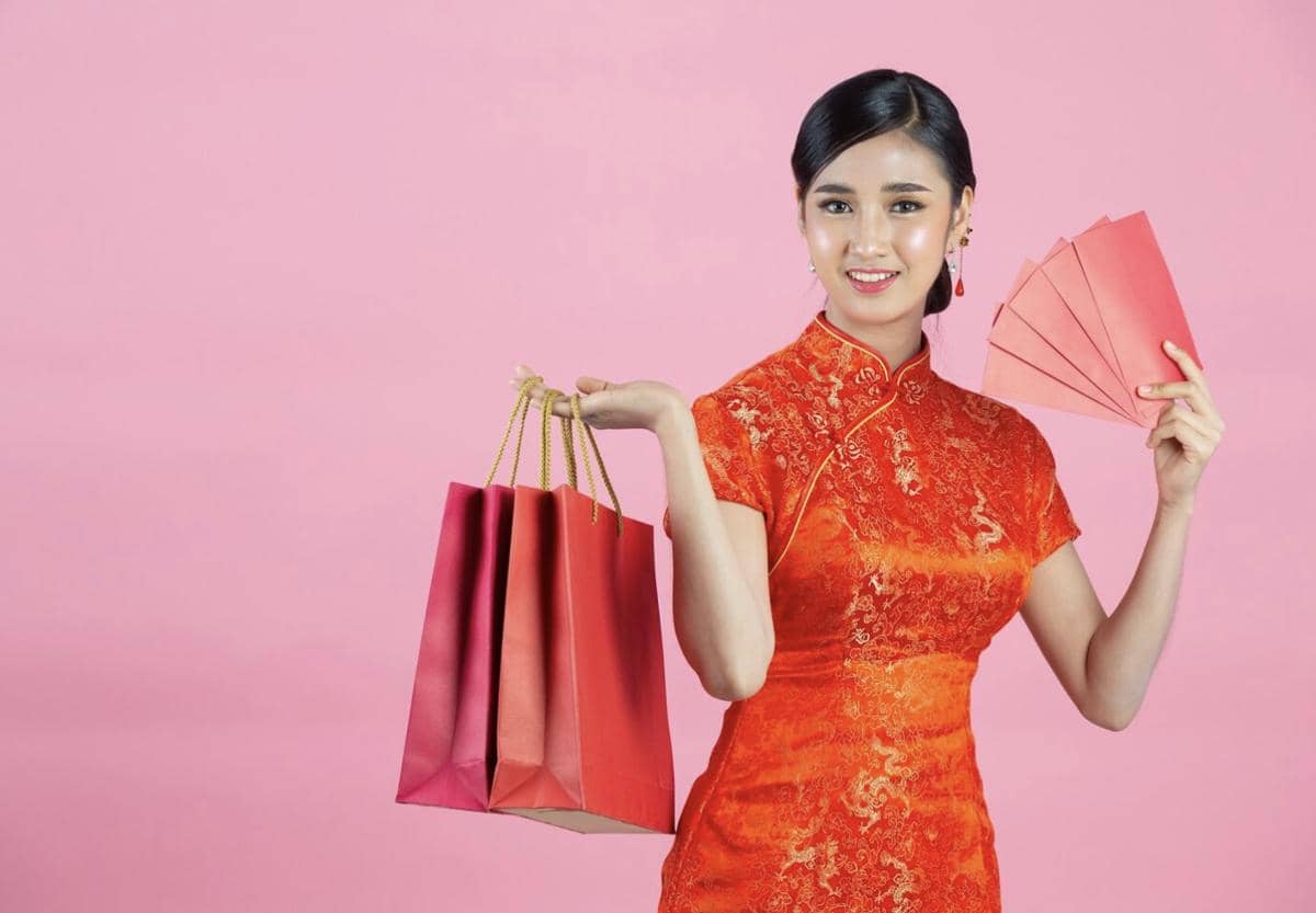 ilustrasi memberi hadiah saat Imlek