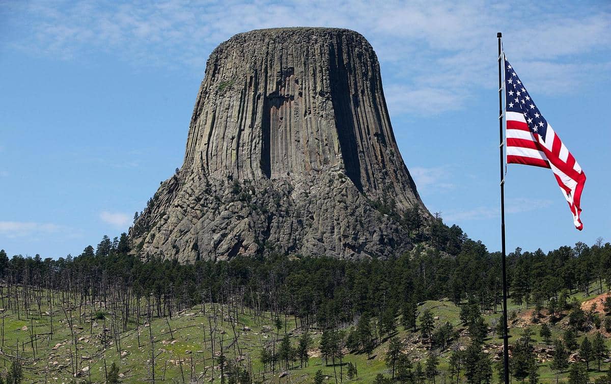 potret Devils Tower yang ditetapkan sebagai monumen nasional pertama di Amerika Serikat pada 1906 