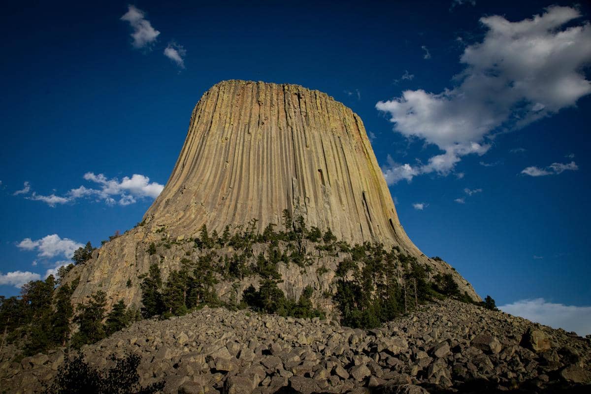 5 Fakta Devils Tower, Menara Batu yang Disebut Mirip Buatan Alien