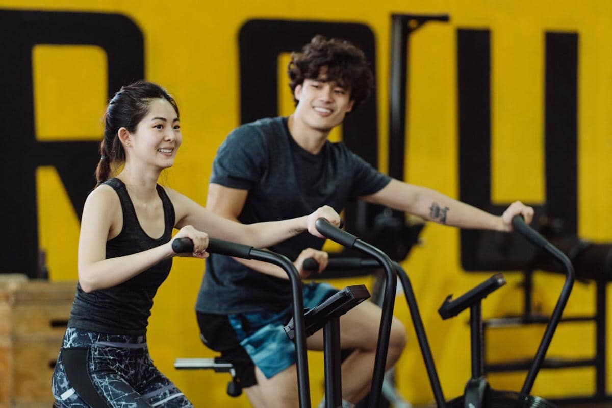 ilustrasi pasangan olahraga