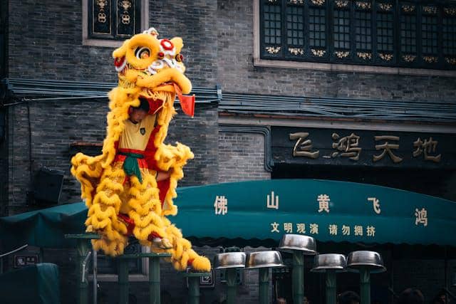 ilustrasi cara bermain barongsai