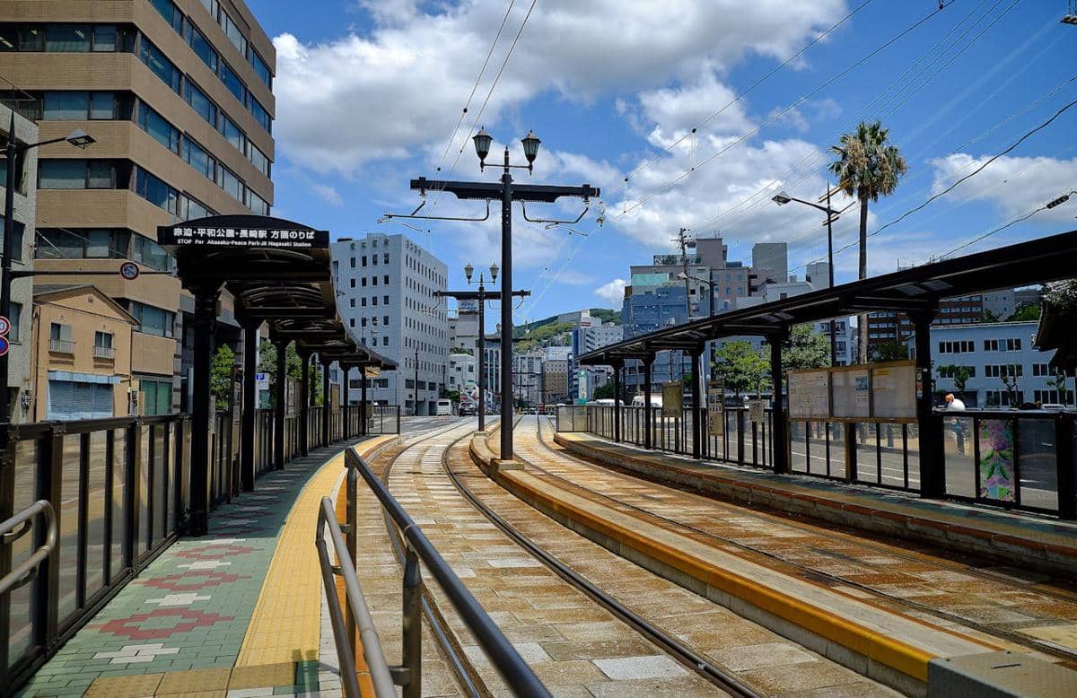 ilustrasi rel kereta