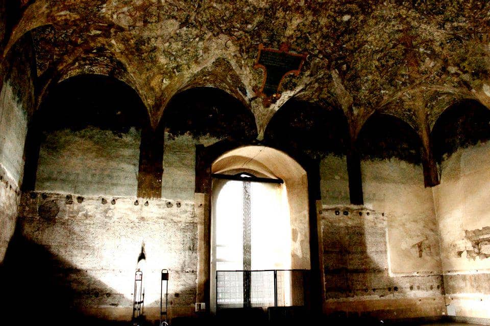 Sala delle Asse, sebuah ruangan terkenal yang terletak di Castello Sforzesco di Milan, Italia.