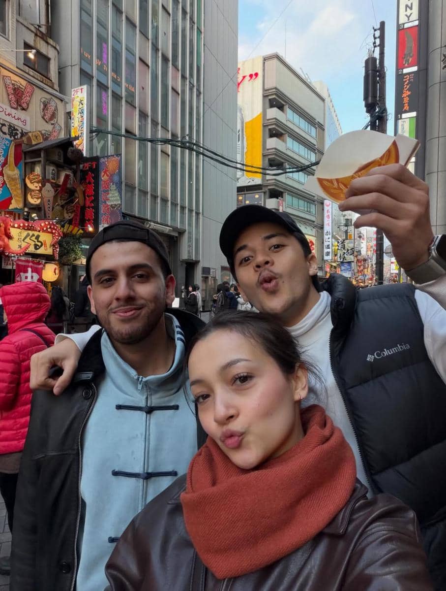Megan Domani jalan-jalan di Osaka