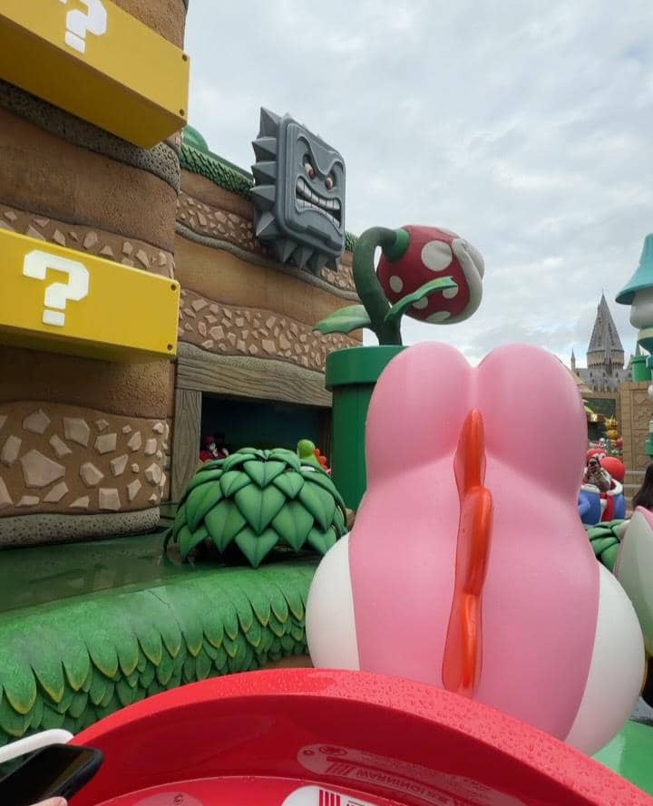 Natasha Ryder kencan di Universal Studio Jepang