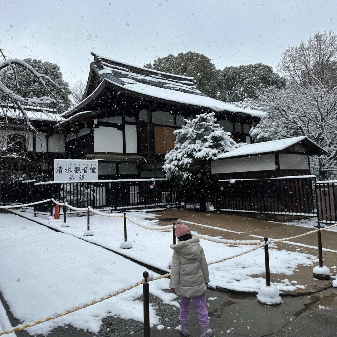 Keluarga Whulandary Herman jalan-jalan ke Ueno Park