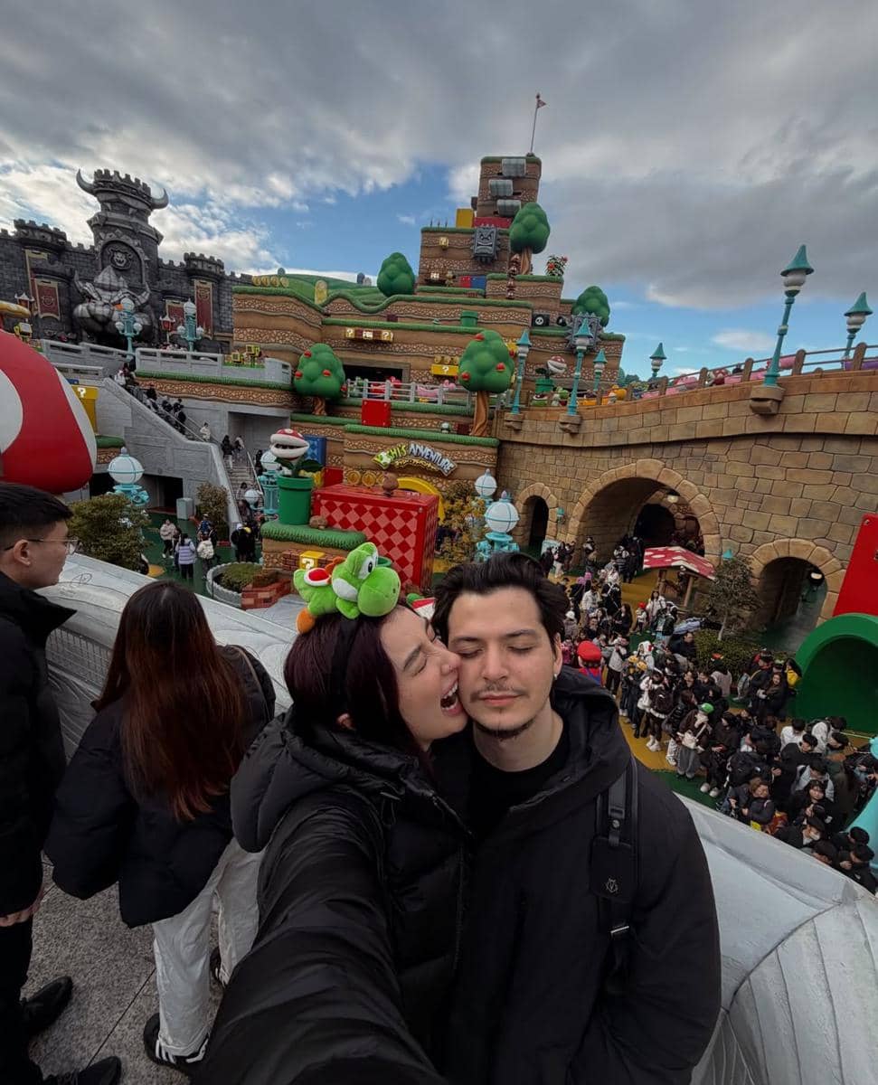 Natasha Ryder kencan di Universal Studio Jepang