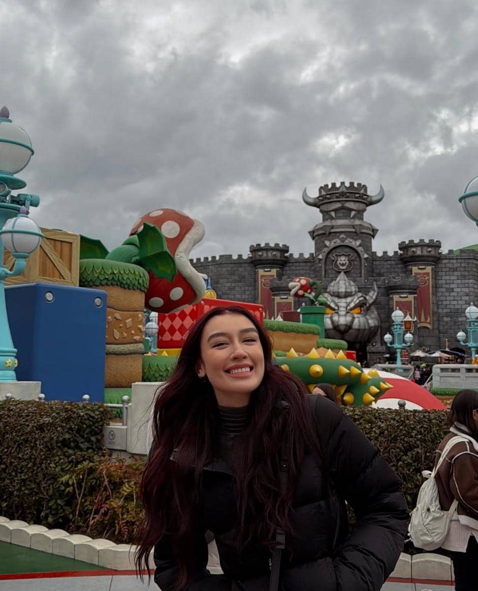 Natasha Ryder kencan di Universal Studio Jepang