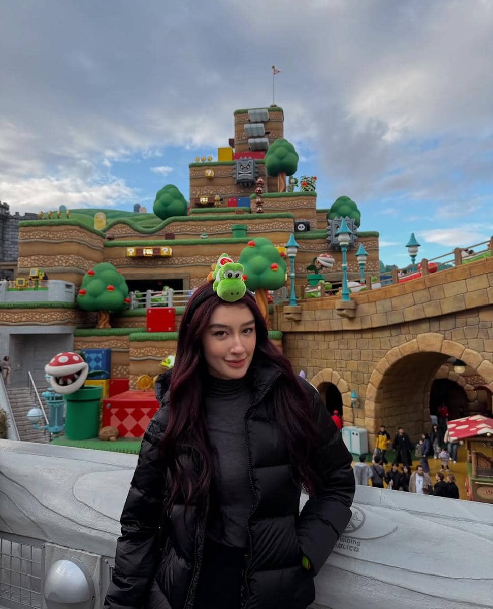 Natasha Ryder kencan di Universal Studio Jepang