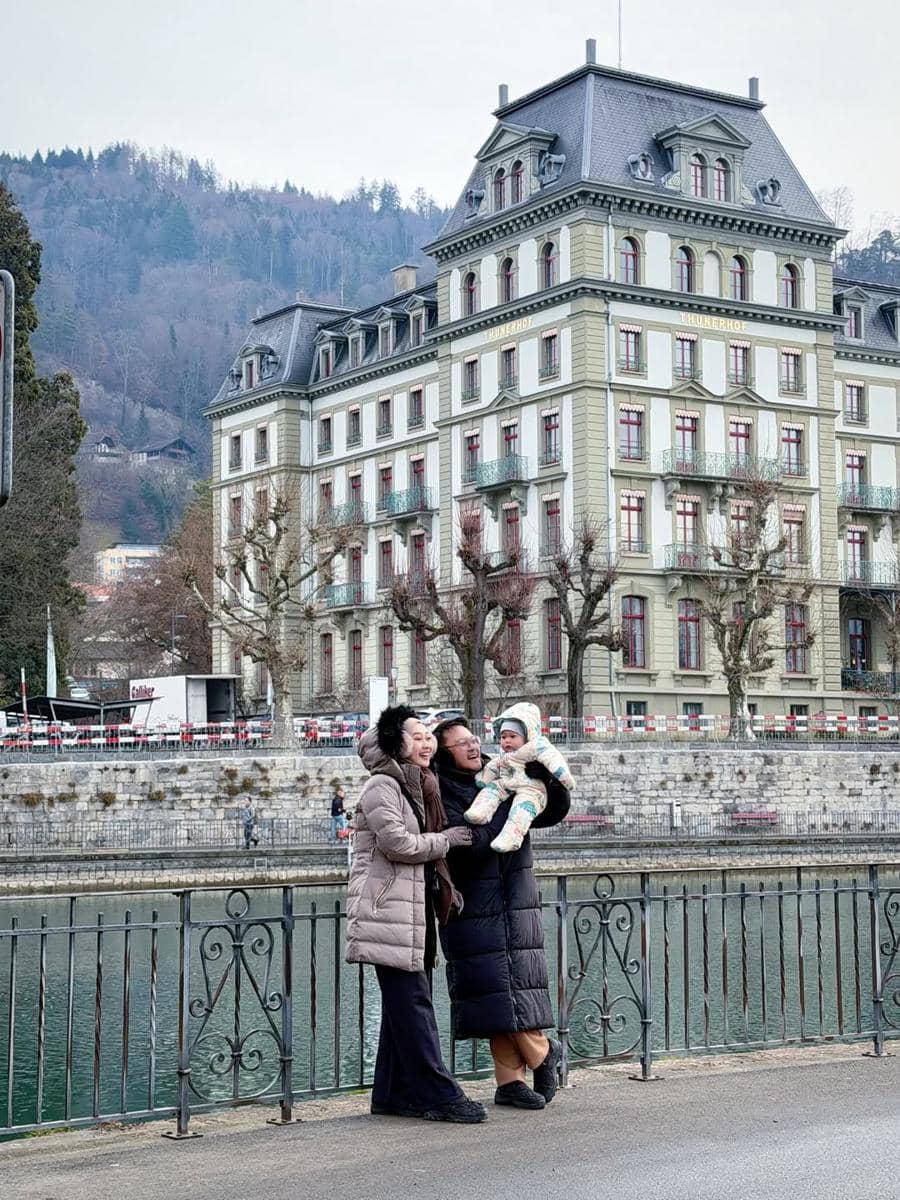 Keluarga Danang DA jalan-jalan di Kota Thun