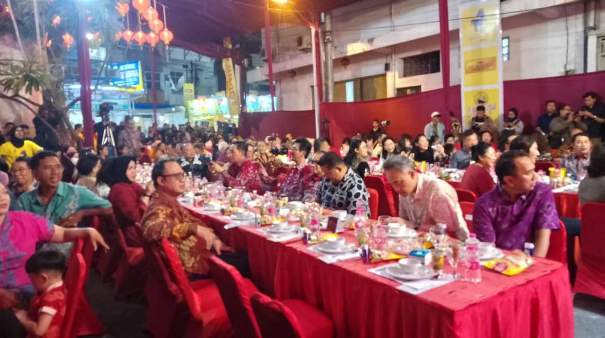 tuk panjang, pasar imlek semawis