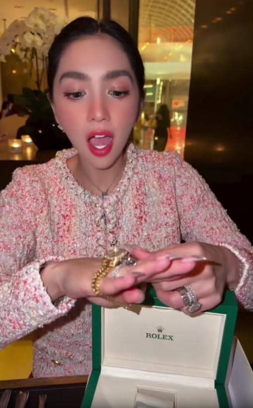 Artis Rayakan Hari Valentine (instagram.com/realangelkaramoy)