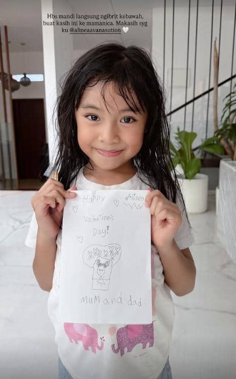 Artis Dapat Kejutan Valentine dari Anak (instagram.com/anissaaziza)
