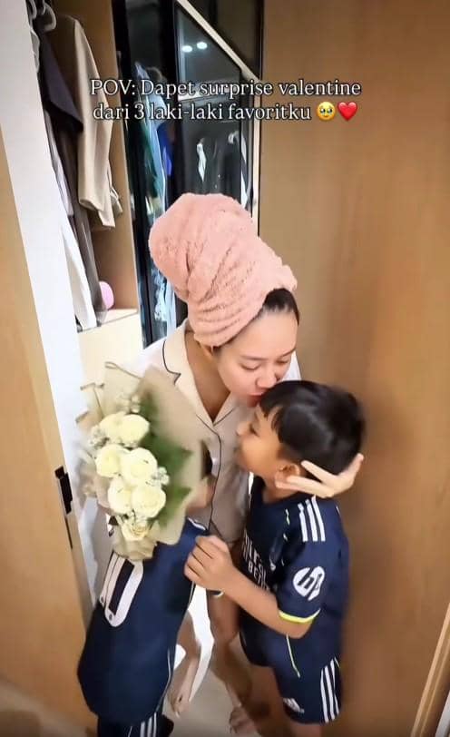 Artis Dapat Kejutan Valentine dari Anak (instagram.com/merdioctav)