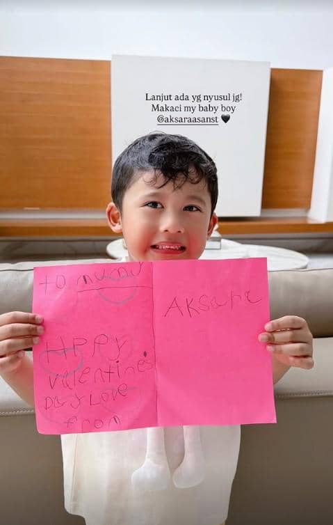 Artis Dapat Kejutan Valentine dari Anak (instagram.com/anissaaziza)