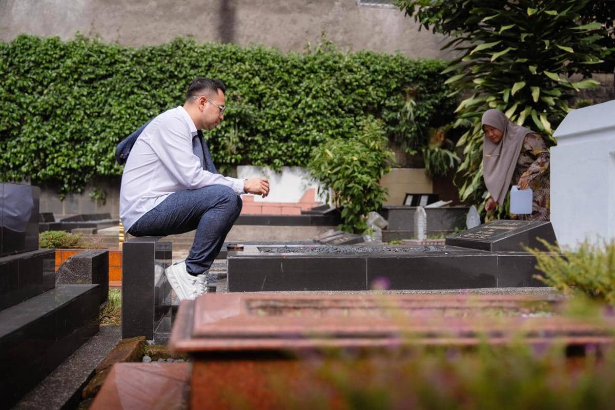  Raffi Ahmad Ziarah ke Makam Keluarga Jelang Ramadan (instagram.com/raffinagita1717)