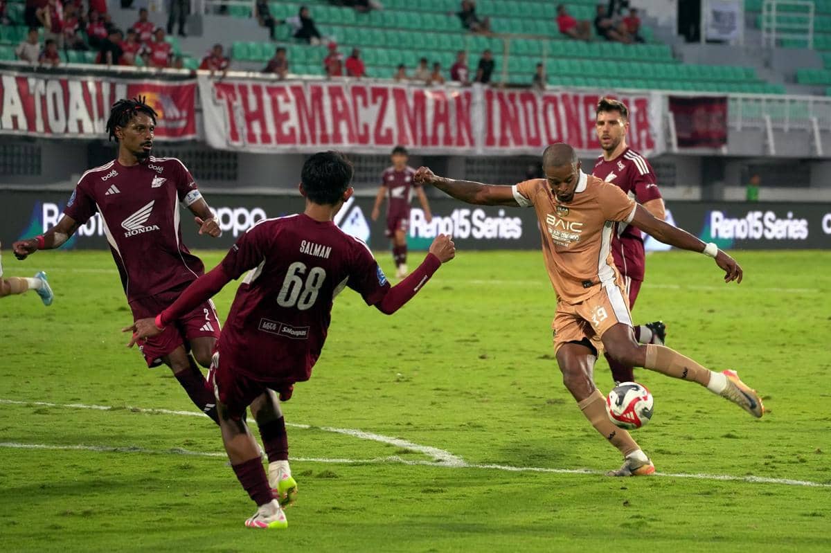 Dewa United Banten FC mengalahkan tim tuan rumah PSM Makassar dengan skor 2-0, di Stadion BJ Habibie, Parepare, Sulawesi Selatan, Sabtu (14/2/2026). (ANTARA FOTO/Hasrul Said)