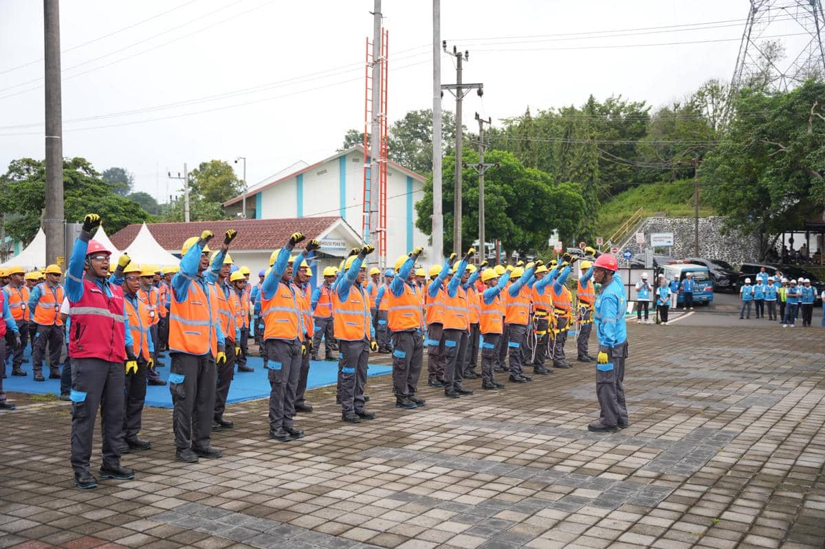 pln, petugas pln, bulan k3