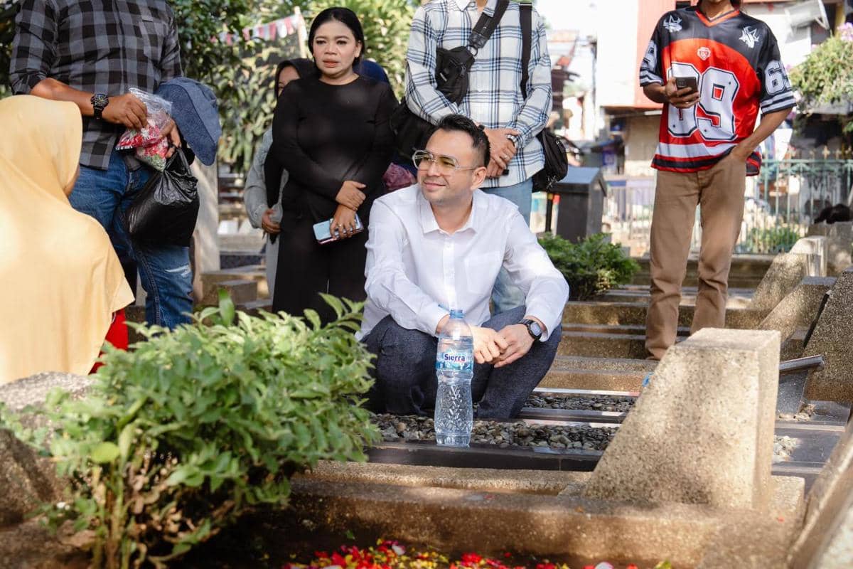  Raffi Ahmad Ziarah ke Makam Keluarga Jelang Ramadan (instagram.com/raffinagita1717)