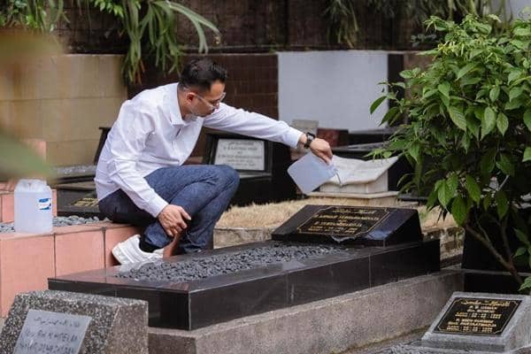  Raffi Ahmad Ziarah ke Makam Keluarga Jelang Ramadan (instagram.com/raffinagita1717)