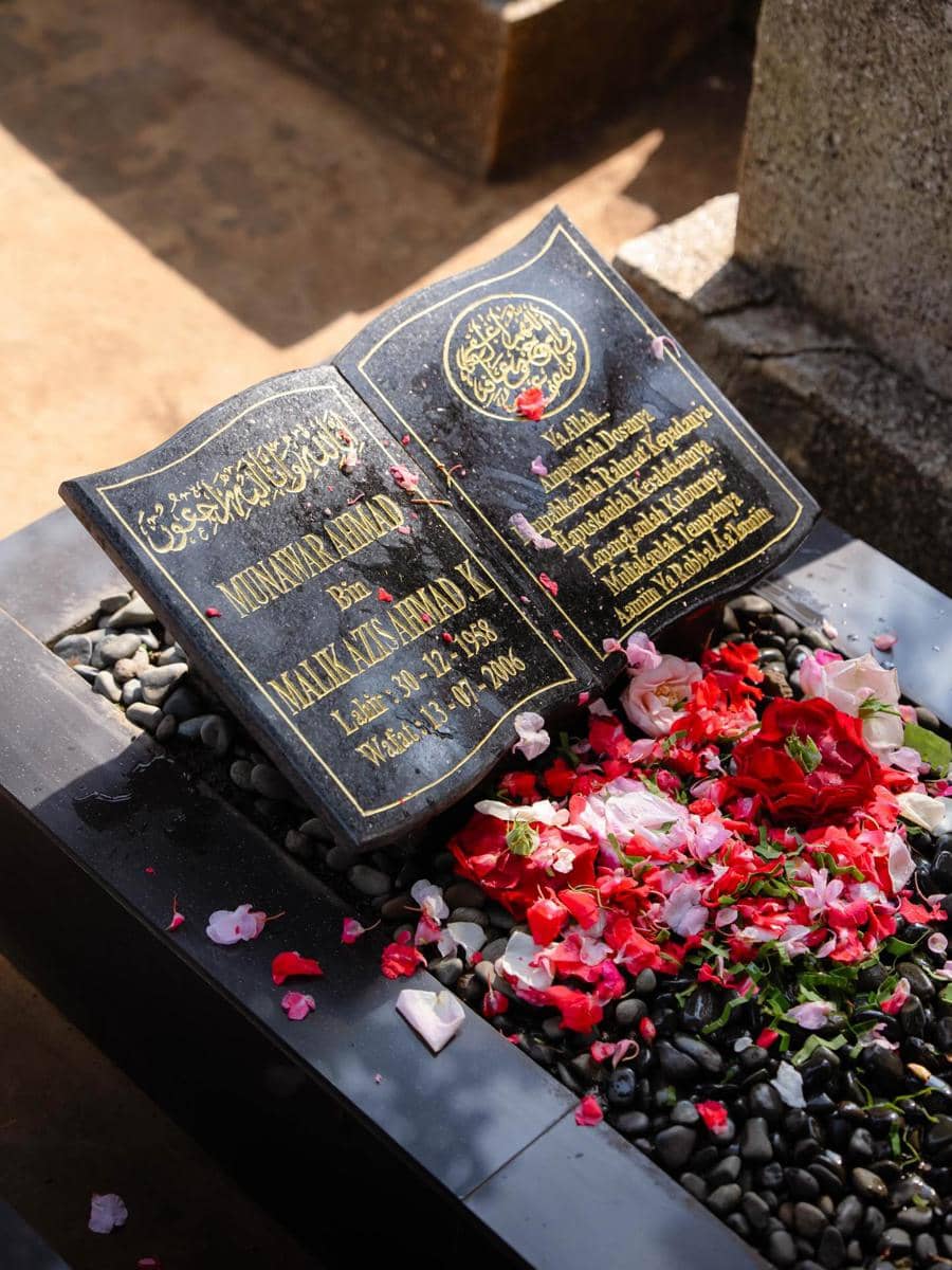  Raffi Ahmad Ziarah ke Makam Keluarga Jelang Ramadan (instagram.com/raffinagita1717)