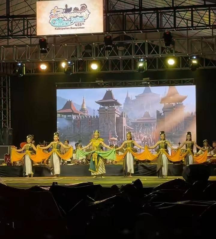 Erika Carlina dan Andrew hadiri HUT Banyumas ke-455