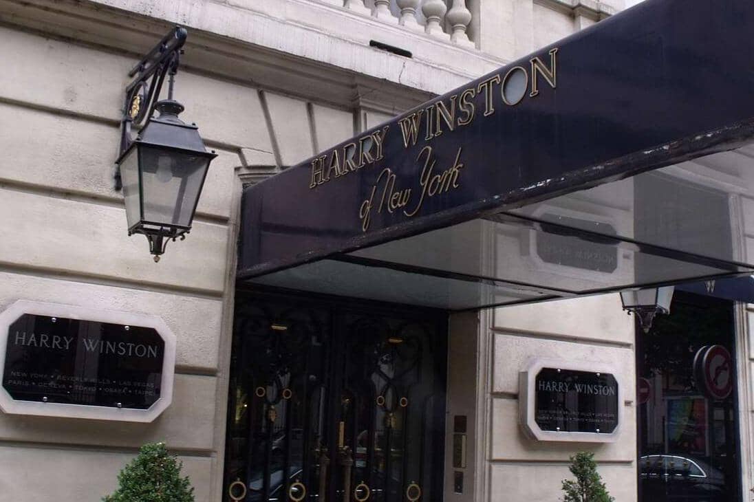 toko perhiasan Harry Winston di Avenue Montaigne di Paris (cabang dari toko di New York)