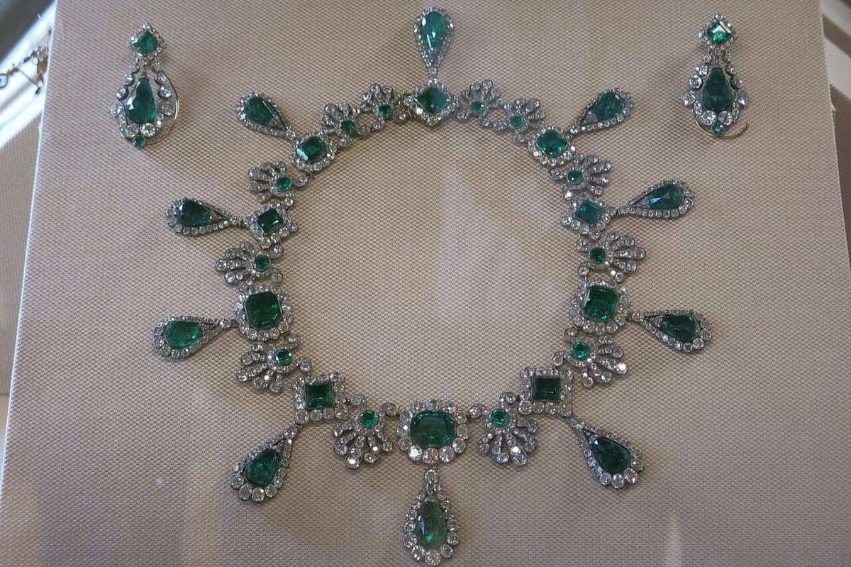 12 Kasus Pencurian Perhiasan Paling Nekat, Ada di Museum Louvre