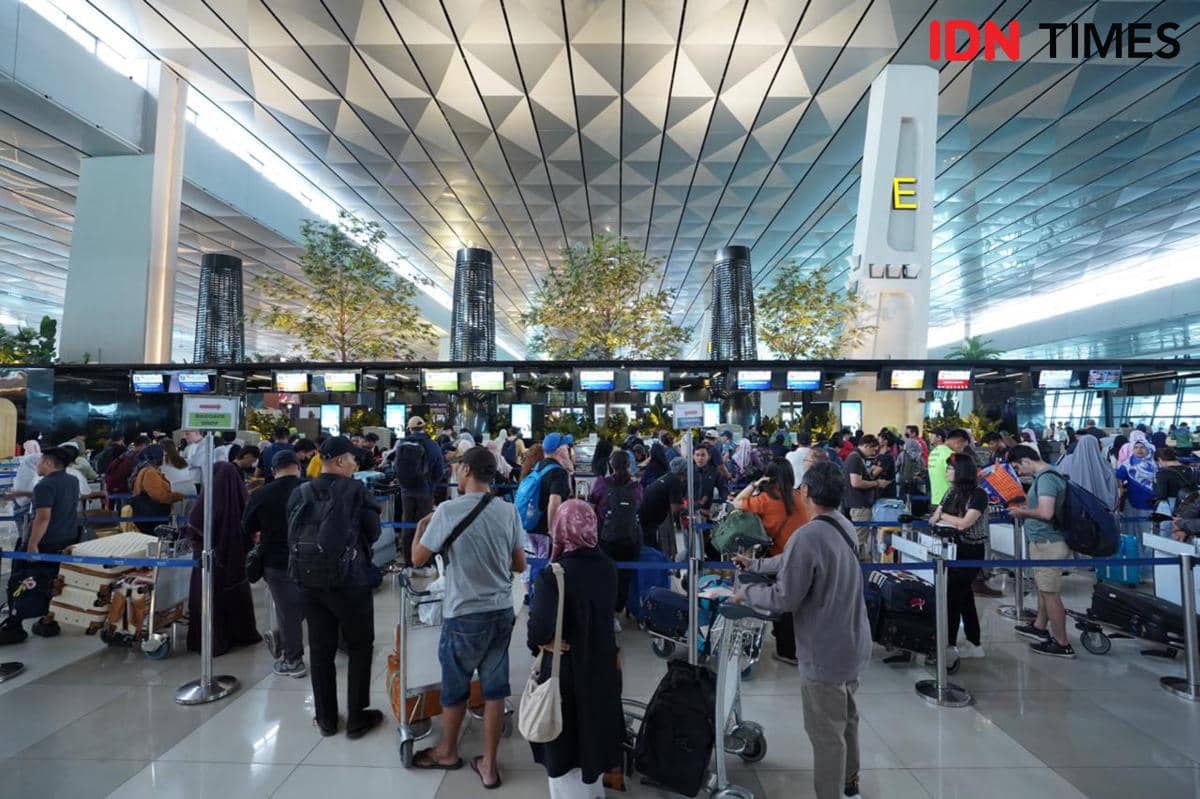 Penumpang di Bandara Soekarno-Hatta 