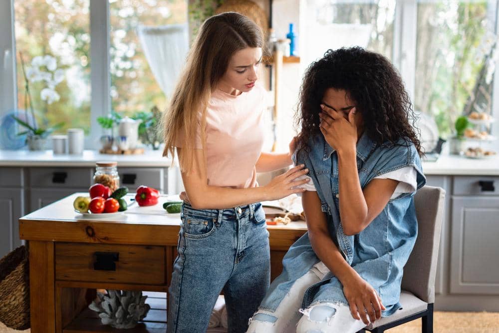 5 Cara Mendukung Teman yang Sedang Mengalami Depresi