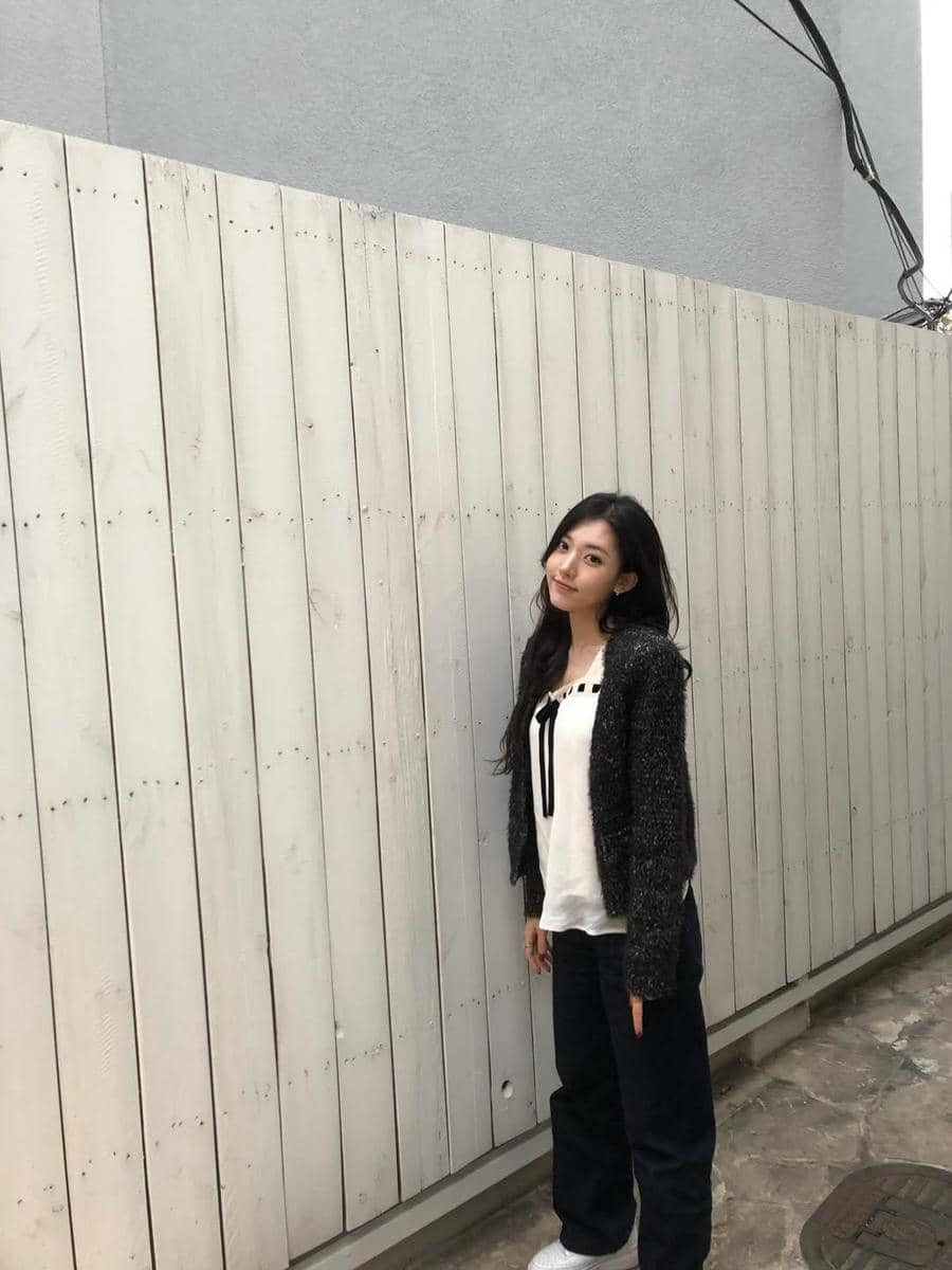 inspirasi outfit ala Jung Da Bin 