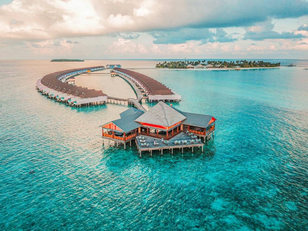 ilustrasi villa di atas air di Maldives