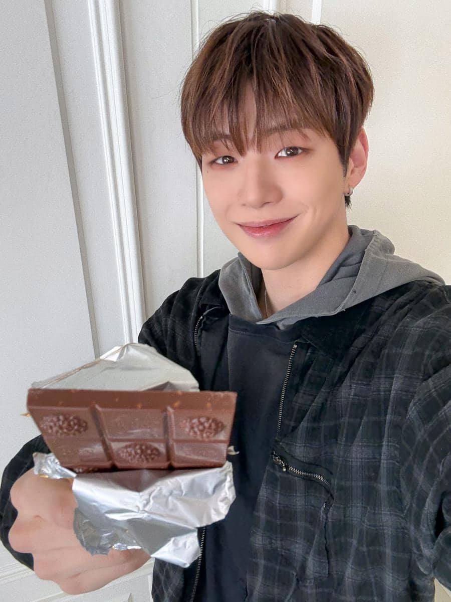 Kang Daniel (x.com/kd_officialx)