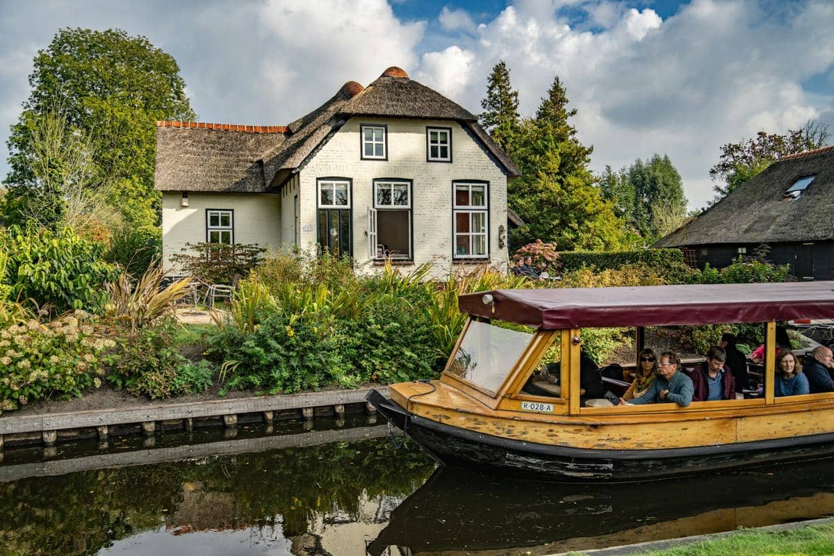 5 Desa Tepi Danau di Eropa dengan Lanskap Negeri Dongeng