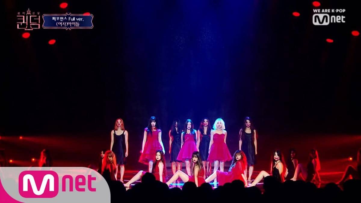 i-dle membawakan "Put It Straight"