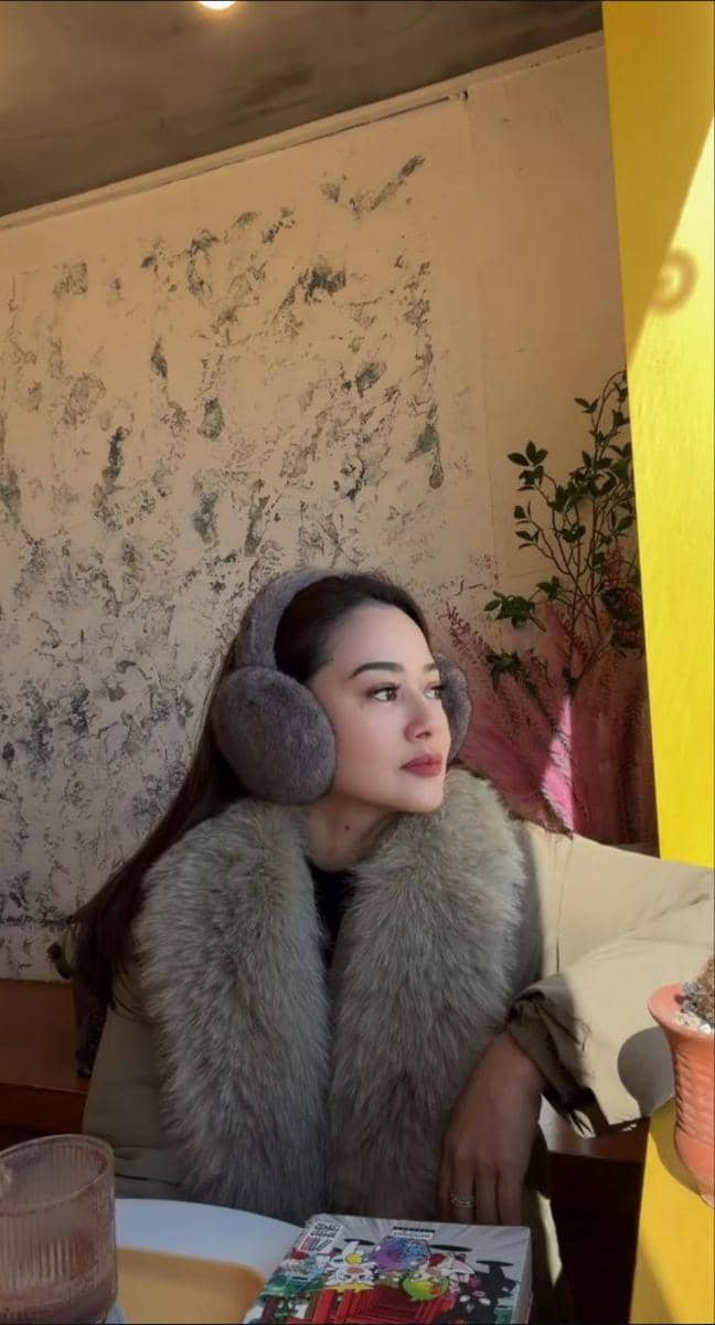 Citra Monica jalan-jalan di Busan