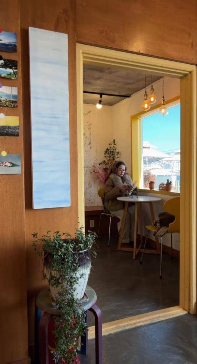 Citra Monica jalan-jalan di Busan