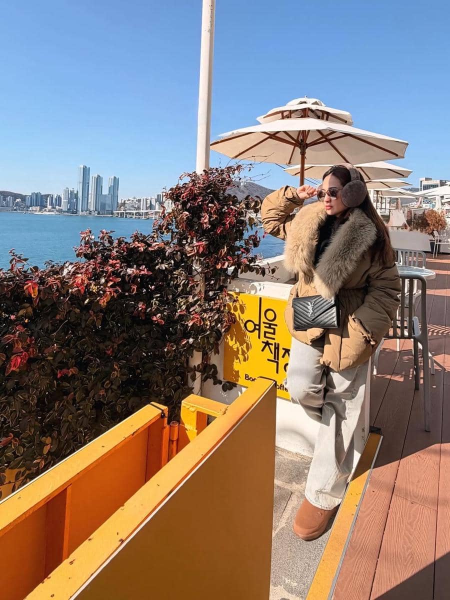 Citra Monica jalan-jalan di Busan